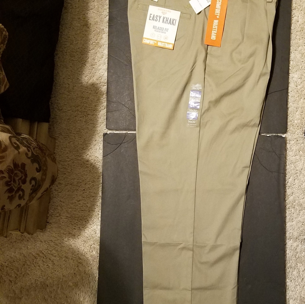 NWT DOCKERS Easy Khaki relaxed pleated/cuffed pant